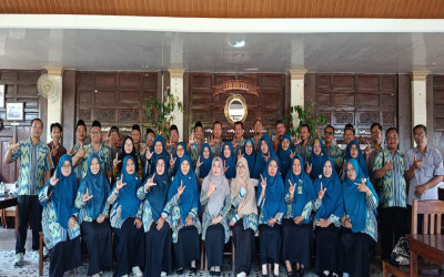 MTsN 6 Klaten Gelar Rapat Pembagian Tugas Tahun Pelajaran Baru di RM Semego Janti Klaten